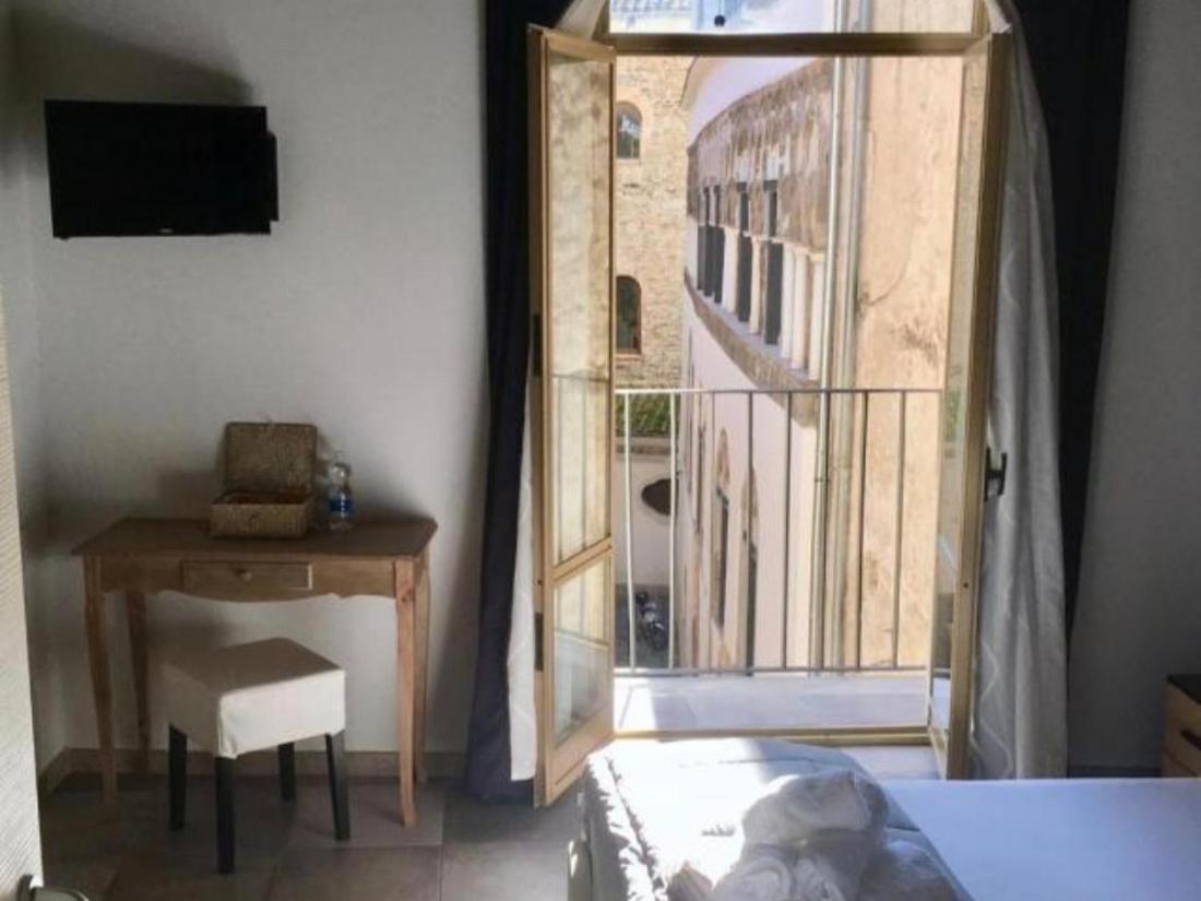 ساليرنو B&B Palazzo Fruscione الغرفة الصورة